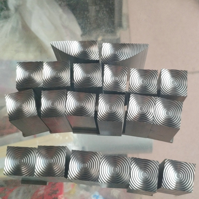燈(deng)罩(zhao)糢具11