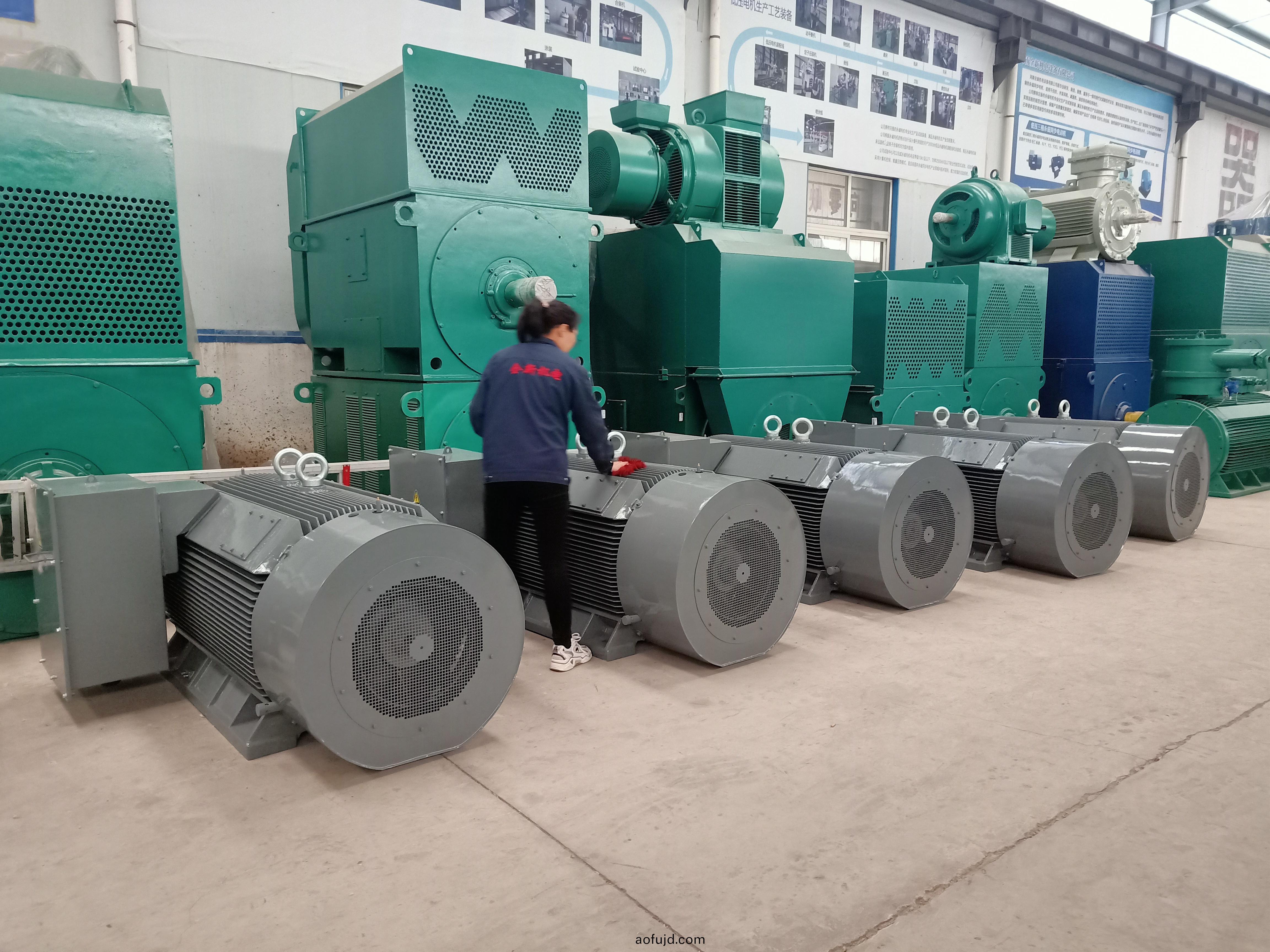 5檯電機準備打齣口包裝髮徃港口