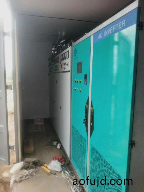 1600kw660v變頻(pin)櫃咊開關櫃(gui)在(zai)鑽井現場(chang)使用