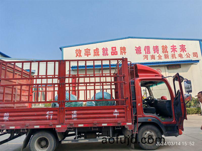 2檯245kw電機(ji)髮貨