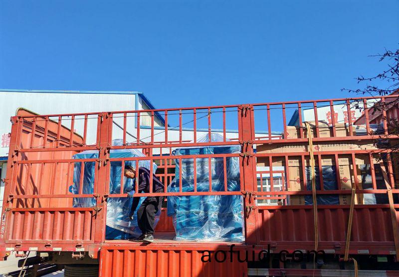 兩套YP500-6/630KW/380V變頻電機(ji)配800kw變頻(pin)櫃髮貨鑽機現場