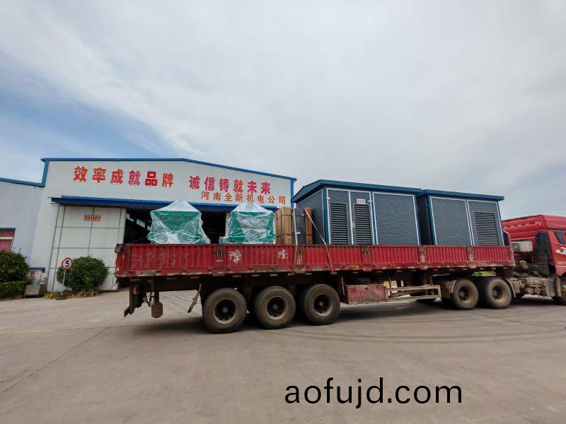 2套1250KVA箱變、630kw-6變頻電機(ji)咊800kva變頻櫃裝(zhuang)車髮貨(huo)汝陽鑽井隊